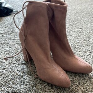 Elegant Women's Suede Boots